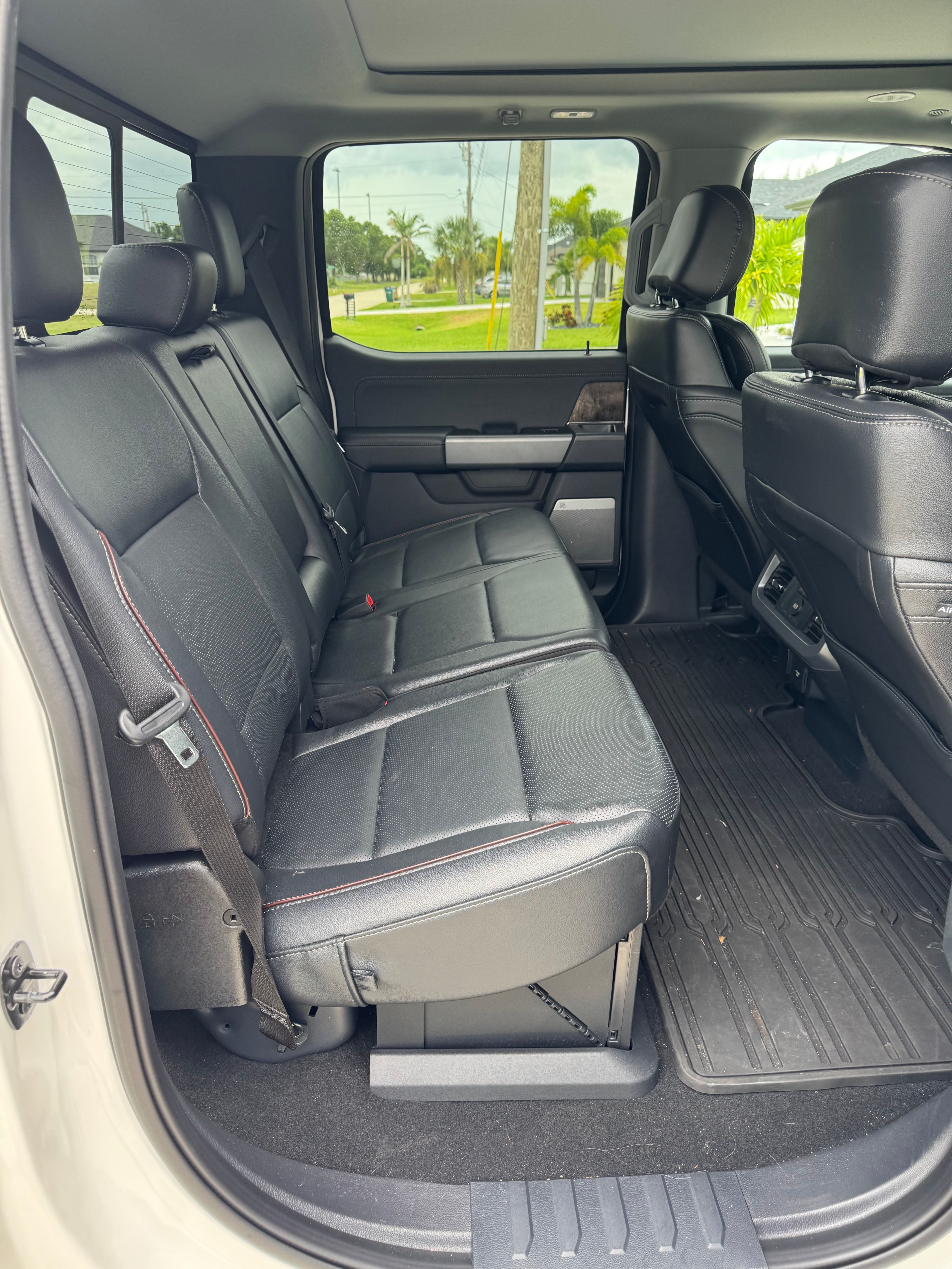 Used 2024 Ford F250 Lariat w/ Lariat Ultimate Package AWD/4WD image 16