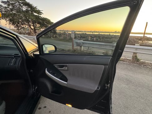 Used 2015 Toyota Prius Four image 32