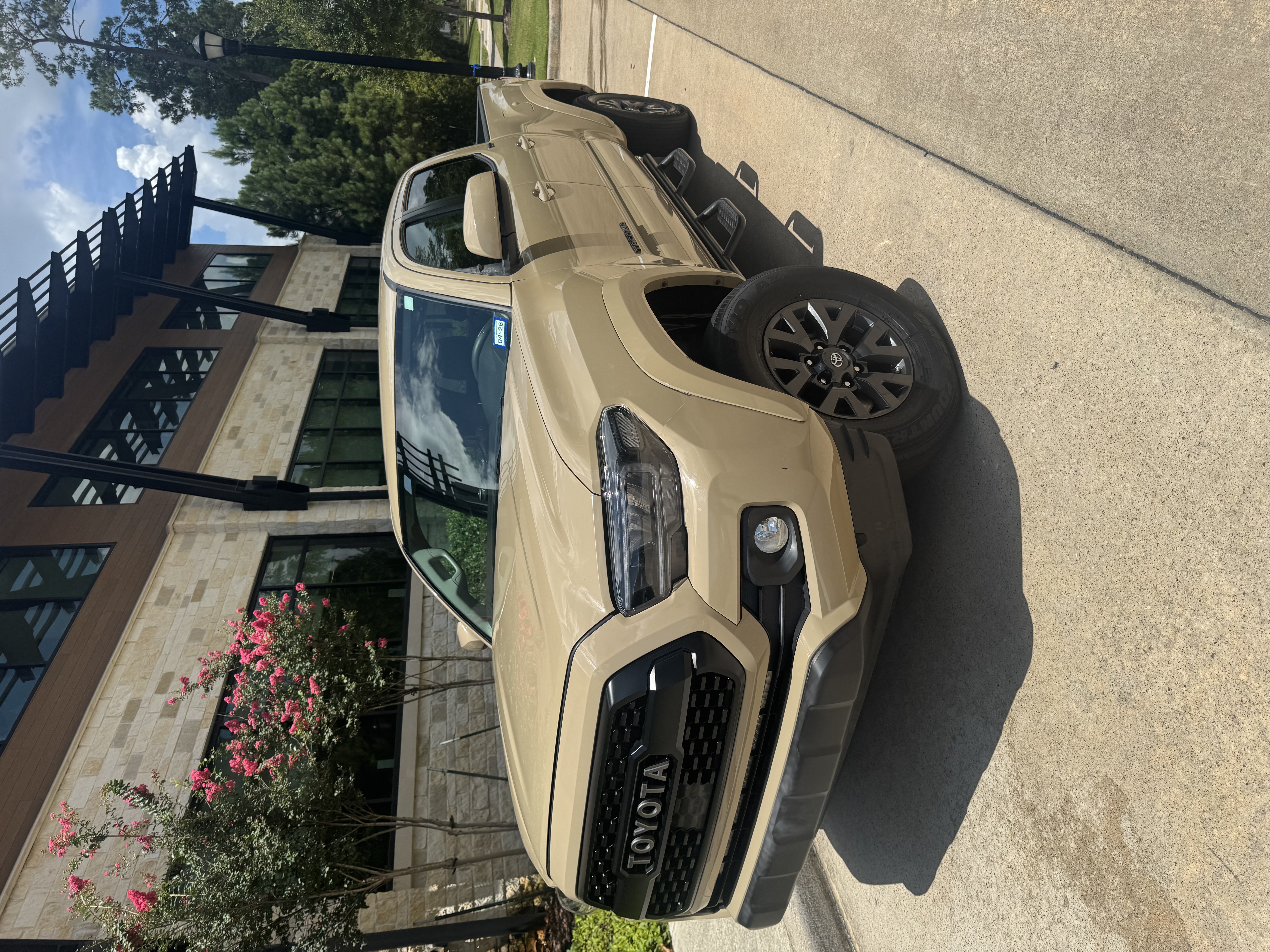 Used 2020 Toyota Tacoma SR5 RWD image 1
