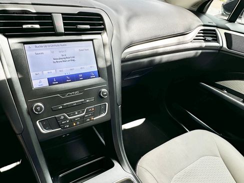 Used 2020 Ford Fusion SE w/ Equipment Group 151A FWD image 22