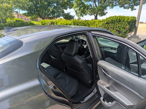 Used 2023 Toyota Camry SE image 13