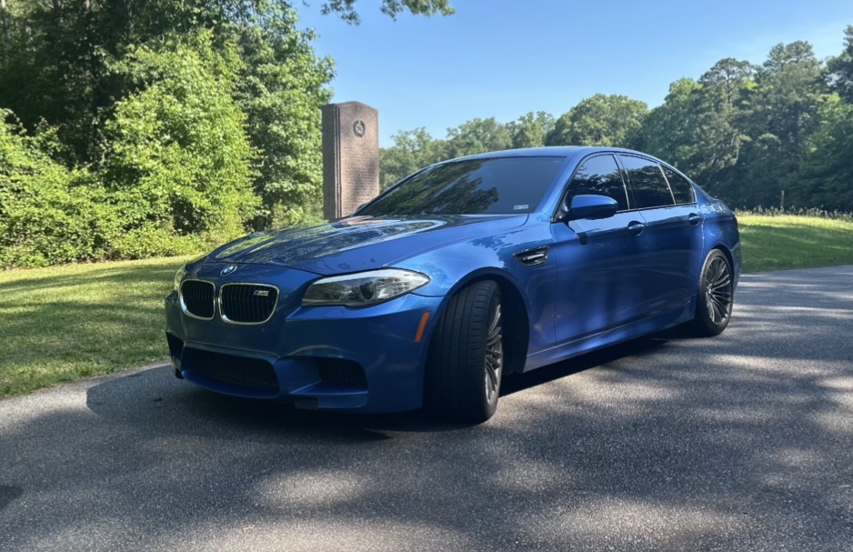 Used 2013 BMW M5 RWD image 1