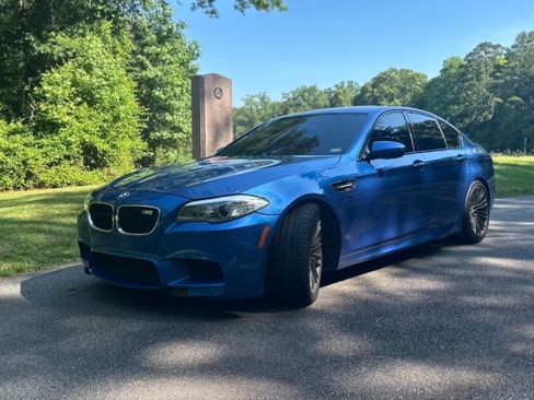 Used 2013 BMW M5 RWD image 1