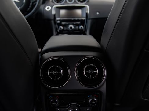 Used 2015 Jaguar XJ image 27
