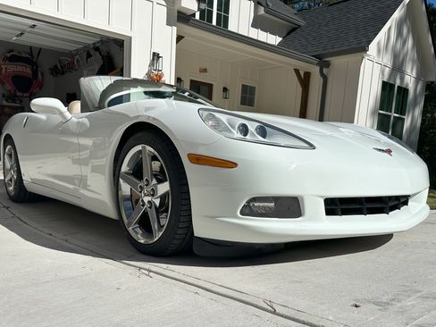 Used 2007 Chevrolet Corvette Convertible w/ Preferred Equipment Group RWD image 10