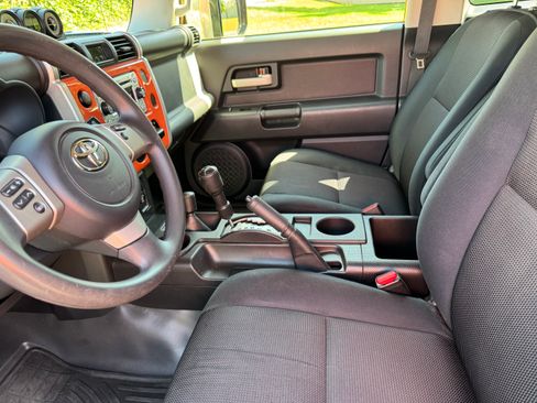 Used 2014 Toyota FJ Cruiser 4WD w/ Convenience Package image 16