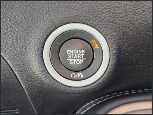 Used 2016 Dodge Challenger SXT image 16