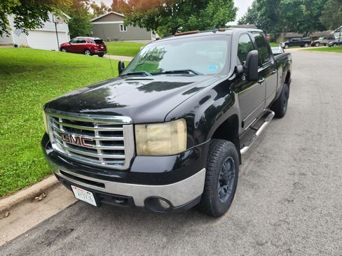 Used 2009 GMC Sierra 2500 SLT w/ Entertainment Package AWD/4WD image 8