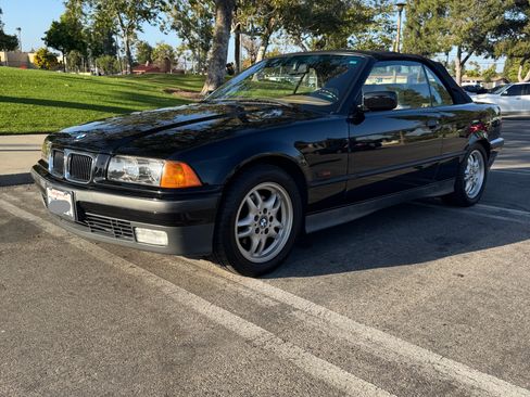 Used 1995 BMW 325i Convertible RWD image 14
