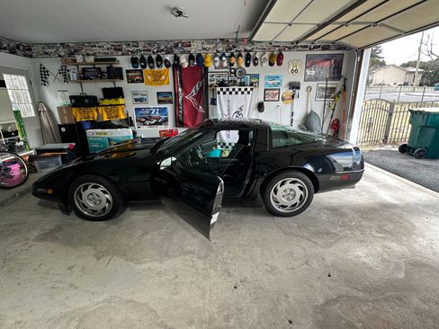 Used 1992 Chevrolet Corvette Coupe RWD image 12