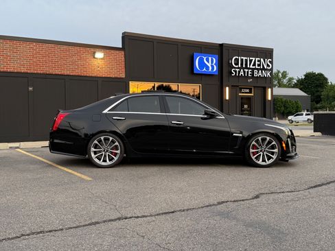 Used 2016 Cadillac CTS V w/ Luxury Package RWD image 15