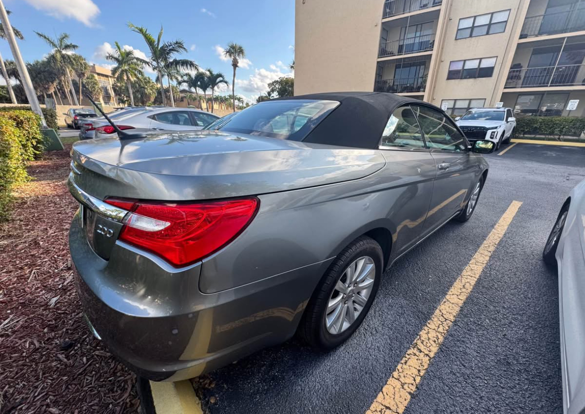 Used 2012 Chrysler 200 Touring FWD image 5