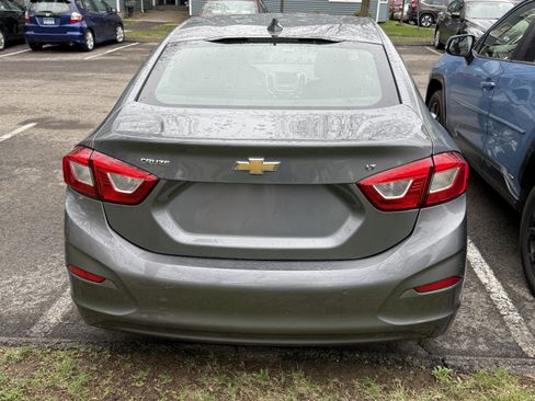 Used 2018 Chevrolet Cruze LT w/ Convenience Package image 8