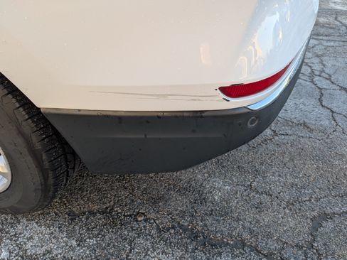 Used 2019 Chevrolet Equinox LT w/ Driver Convenience Package image 15