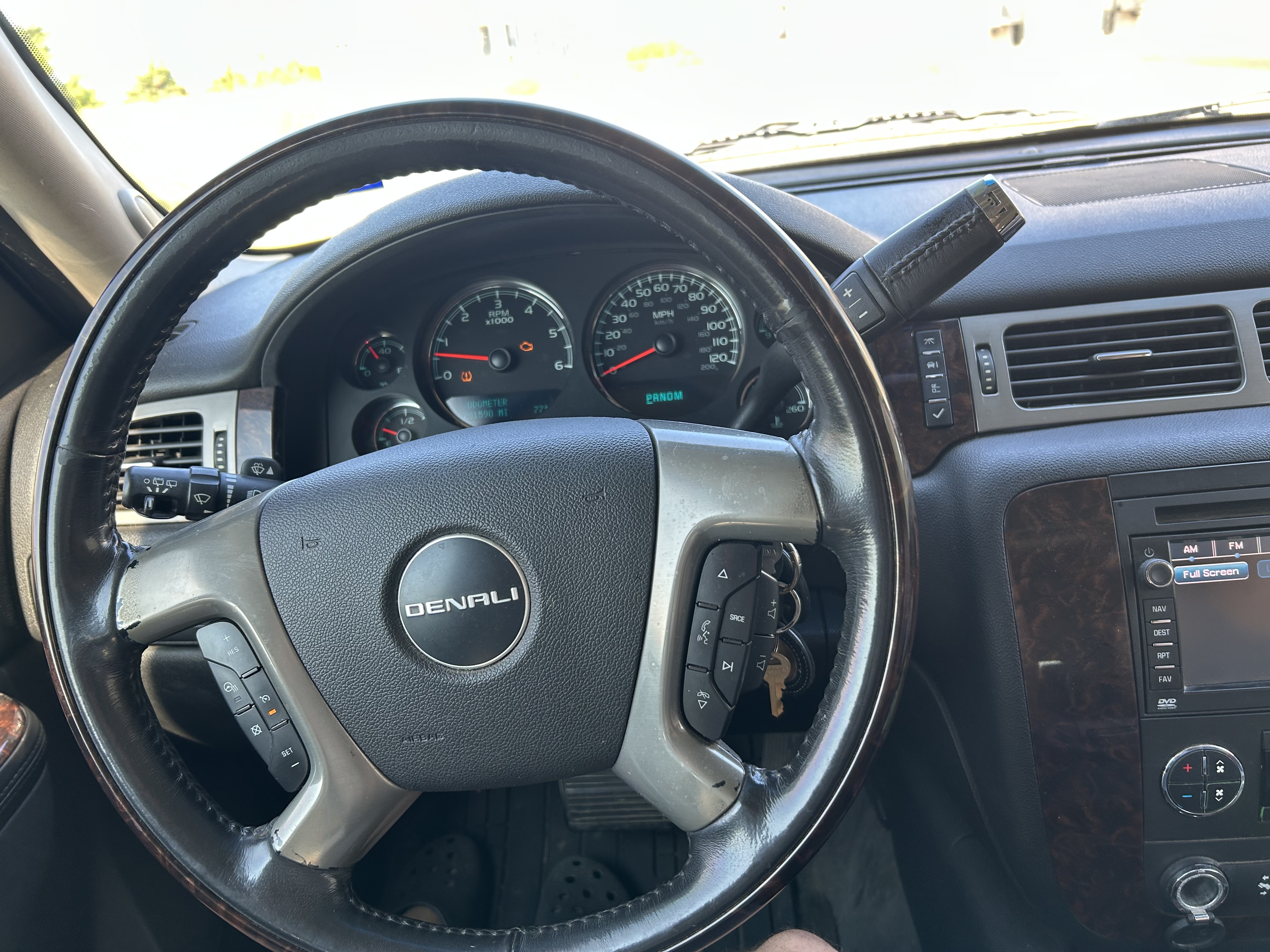 Used 2010 GMC Yukon XL Denali AWD/4WD image 21