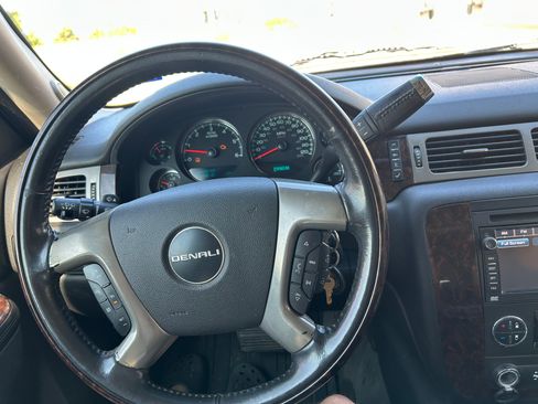 Used 2010 GMC Yukon XL Denali AWD/4WD image 21