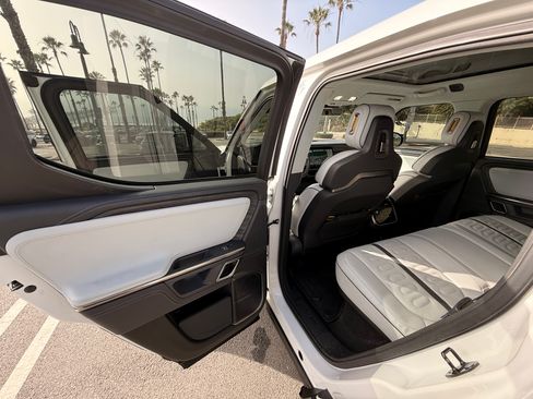 Used 2022 Rivian R1T Launch Edition image 25