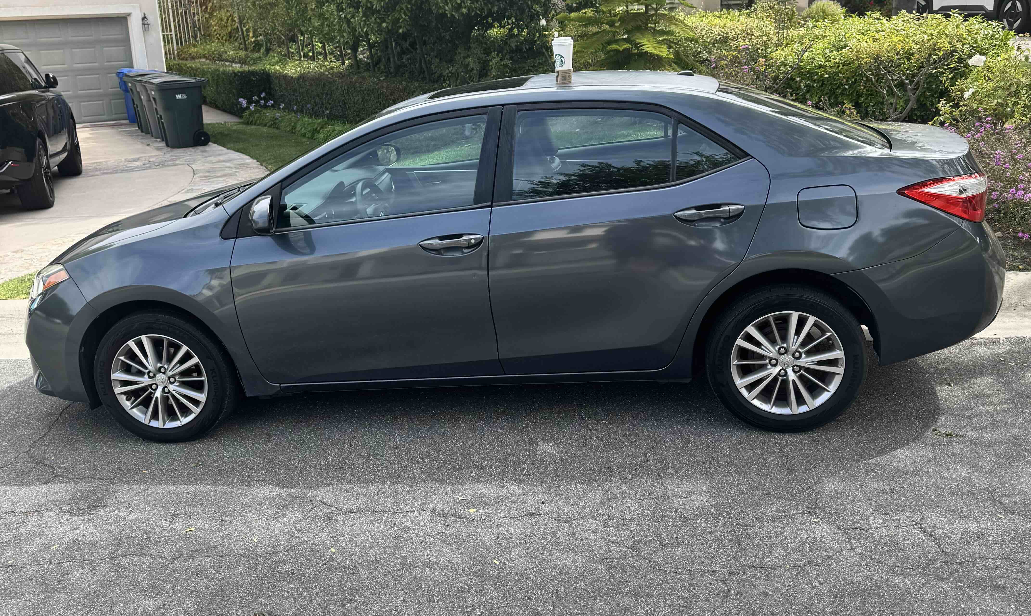 Used 2014 Toyota Corolla LE Premium w/ Driver Convenience Package FWD image 1