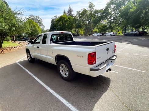 Used 2011 Dodge Dakota Big Horn w/ Skid Plate Group AWD/4WD image 4