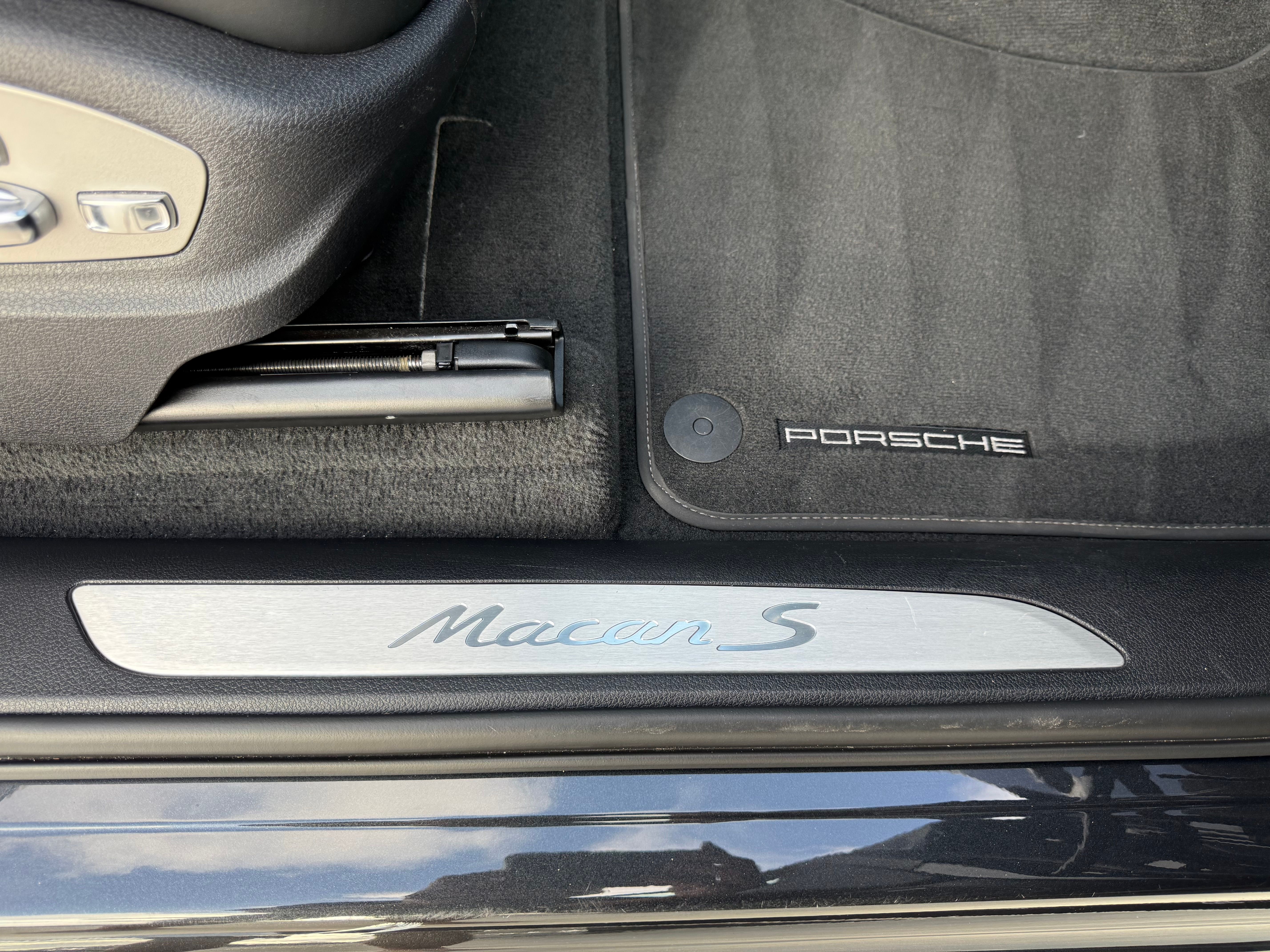 Used 2022 Porsche Macan S AWD/4WD image 31