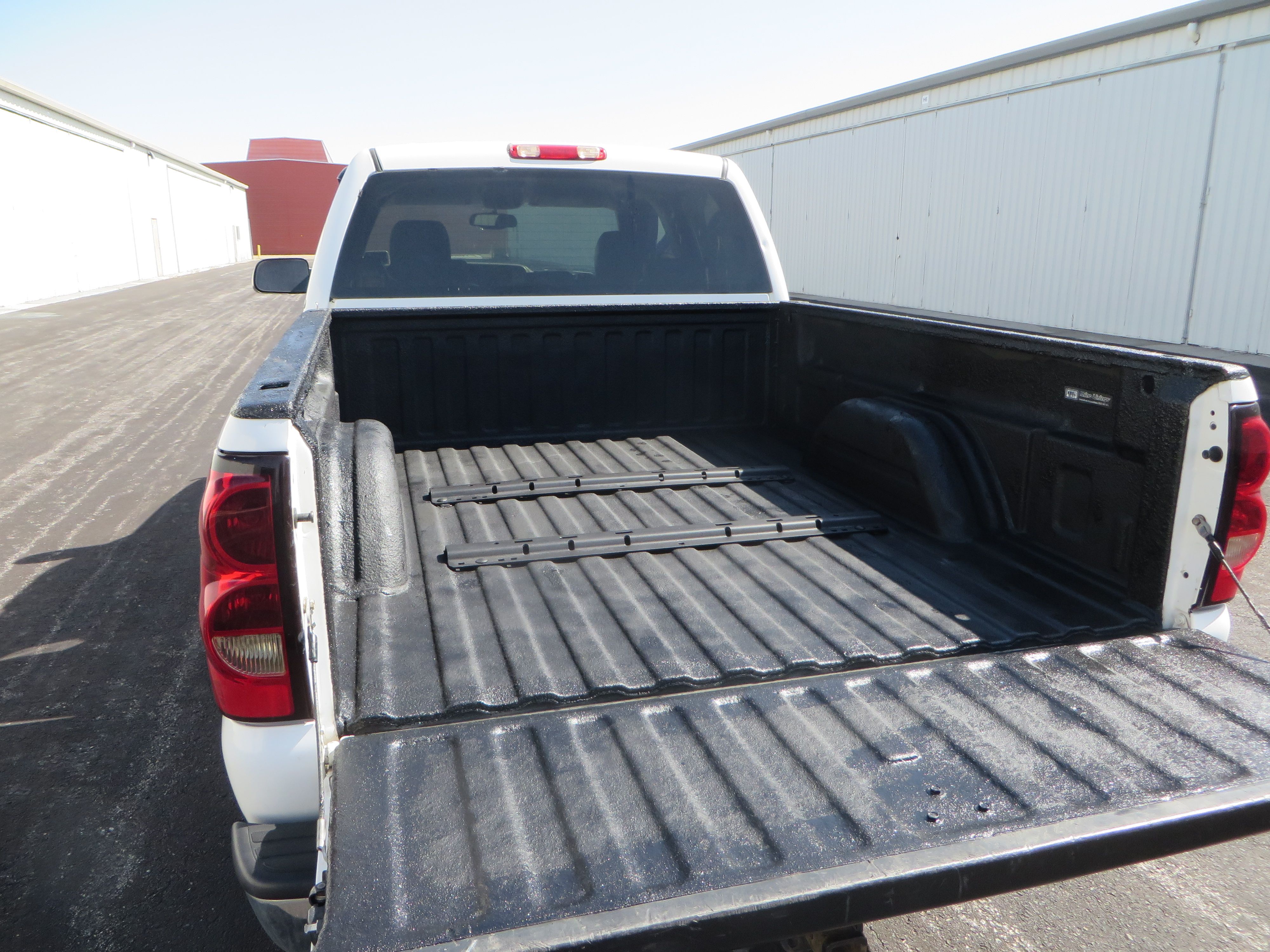 Used 2005 Chevrolet Silverado 2500 LT w/ Heavy-Duty Power Package AWD/4WD image 8