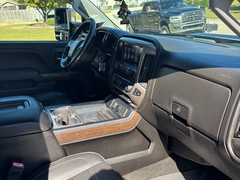 Used 2017 GMC Sierra 3500 Denali w/ Duramax Plus Package image 19