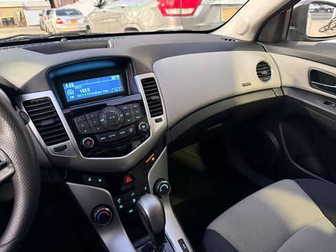 Used 2014 Chevrolet Cruze LS image 11