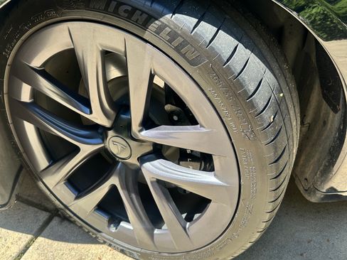 Used 2022 Tesla Model S Standard Range image 5