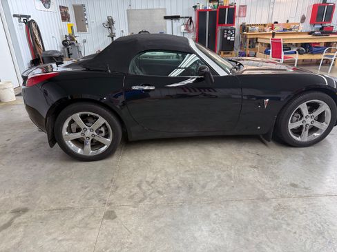 Used 2008 Pontiac Solstice Convertible w/ Premium Package RWD image 6