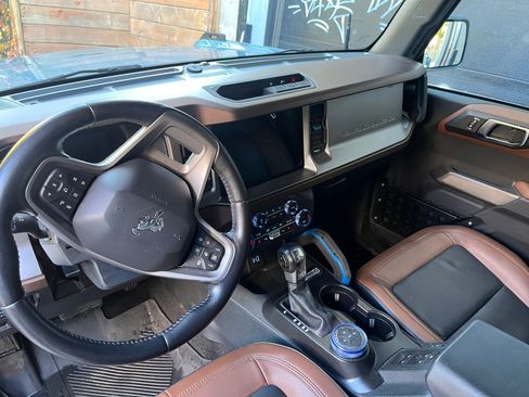 Used 2021 Ford Bronco Outer Banks image 2