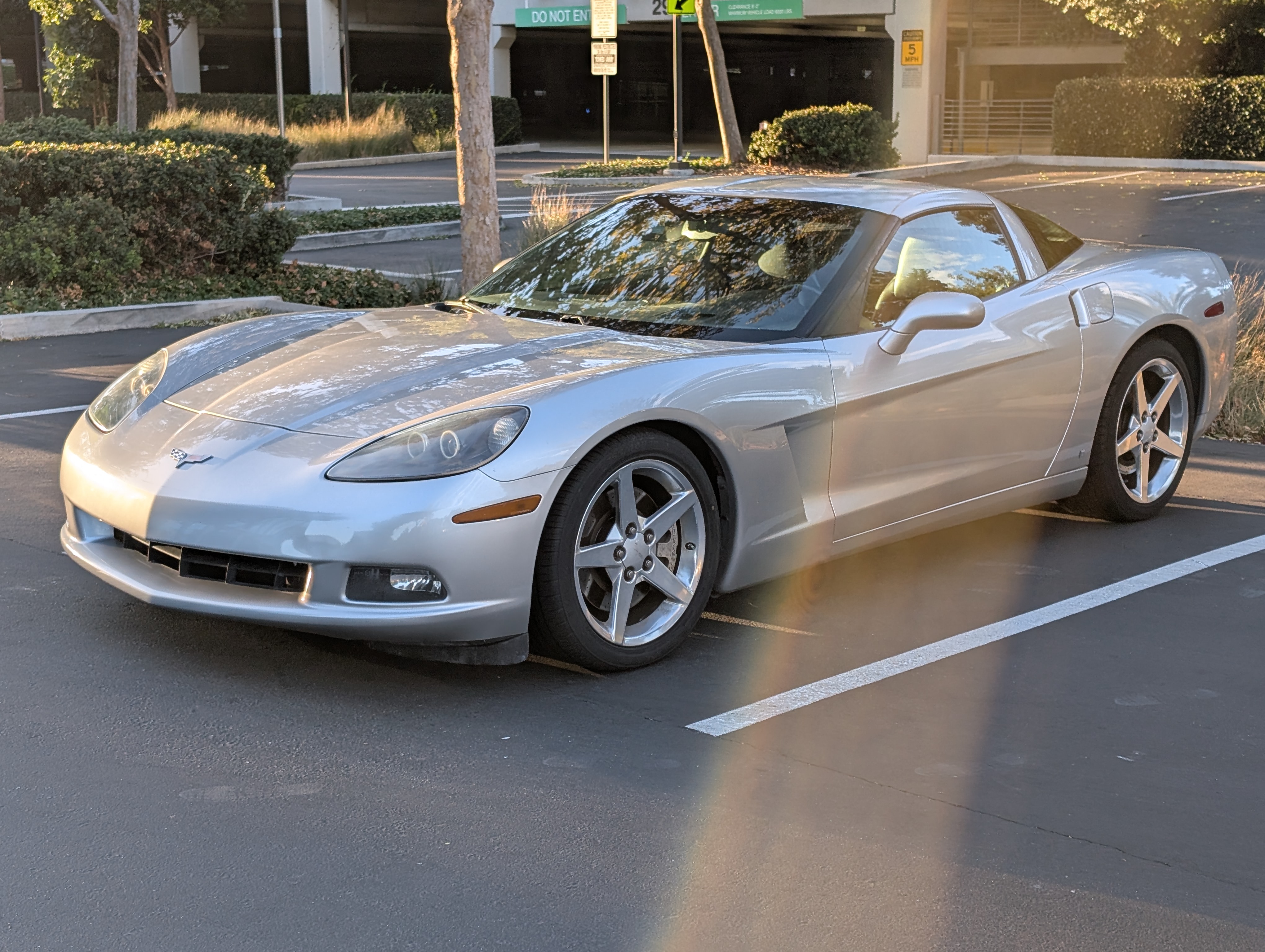 Used 2006 Chevrolet Corvette Coupe w/ Preferred Equipment Group RWD image 9