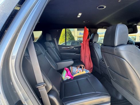 Used 2022 Cadillac Escalade Luxury w/ LPO, Illumination Package image 8