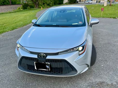 Used 2021 Toyota Corolla LE FWD image 1