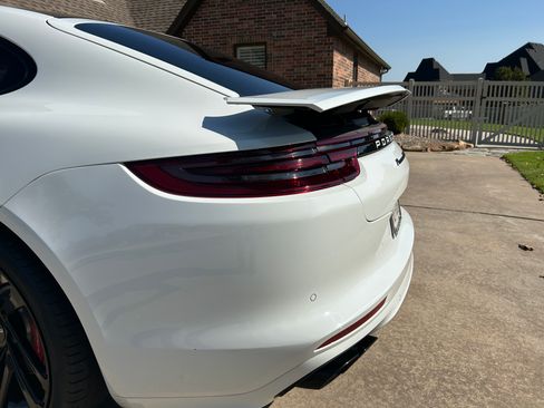 Used 2017 Porsche Panamera Turbo image 4