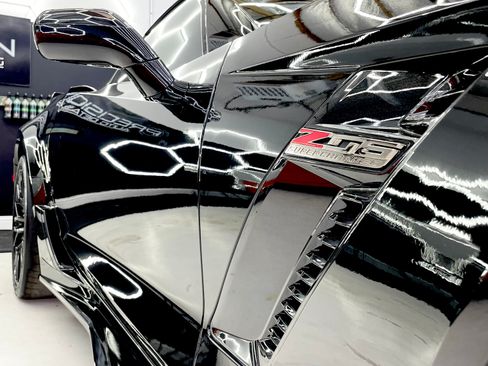 Used 2015 Chevrolet Corvette Z06 w/ 3LZ Preferred Equipment Group RWD image 6