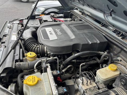 Used 2014 Jeep Wrangler Sport AWD/4WD image 15