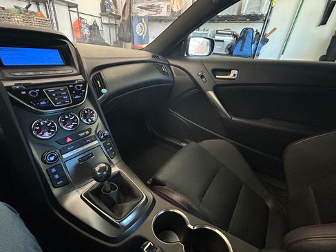 Used 2015 Hyundai Genesis 3.8 image 5