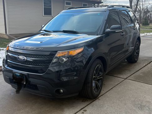 Used 2015 Ford Explorer Sport w/ Equipment Group 401A image 4