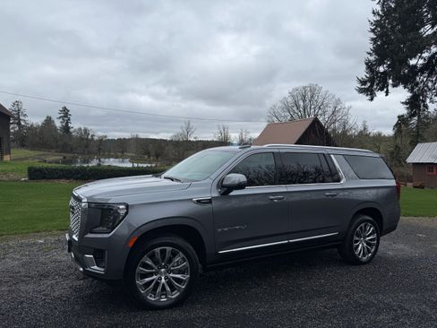 Used 2021 GMC Yukon XL Denali w/ Denali Ultimate Package image 2