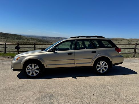 Used 2008 Subaru Outback 2.5i L.L. Bean image 2