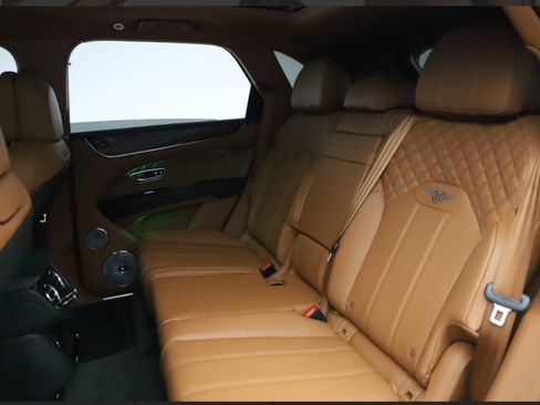 Used 2021 Bentley Bentayga V8 Sport Utility 4D image 18
