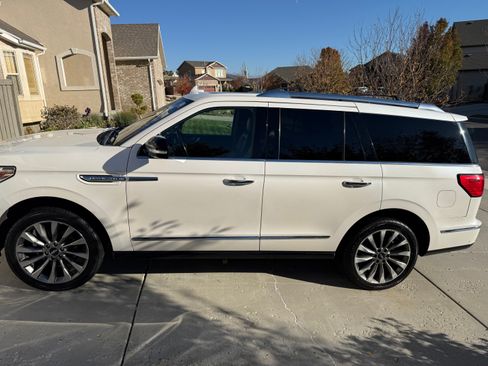 Used 2018 Lincoln Navigator Select w/ Technology Package image 2