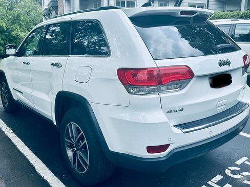 Used 2017 Jeep Grand Cherokee Limited AWD/4WD image 6
