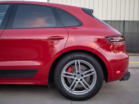 Used 2017 Porsche Macan Turbo AWD/4WD image 28