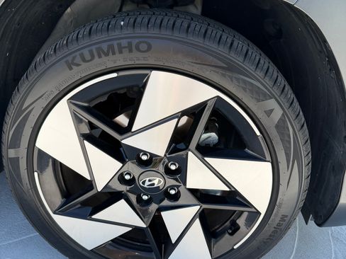 Used 2024 Hyundai Kona Limited FWD image 5