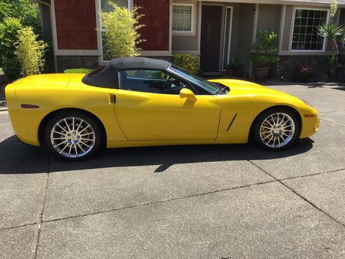 Used 2006 Chevrolet Corvette Convertible w/ Performance Package RWD image 15