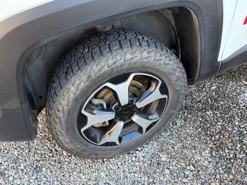 Used 2019 Jeep Renegade Trailhawk image 11