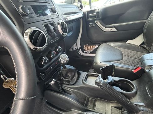 Used 2014 Jeep Wrangler Sport AWD/4WD image 9