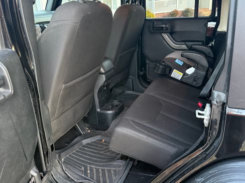 Used 2018 Jeep Wrangler Unlimited Sport S image 7