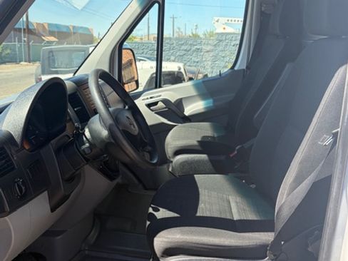 Used 2015 Mercedes-Benz Sprinter 2500 image 18